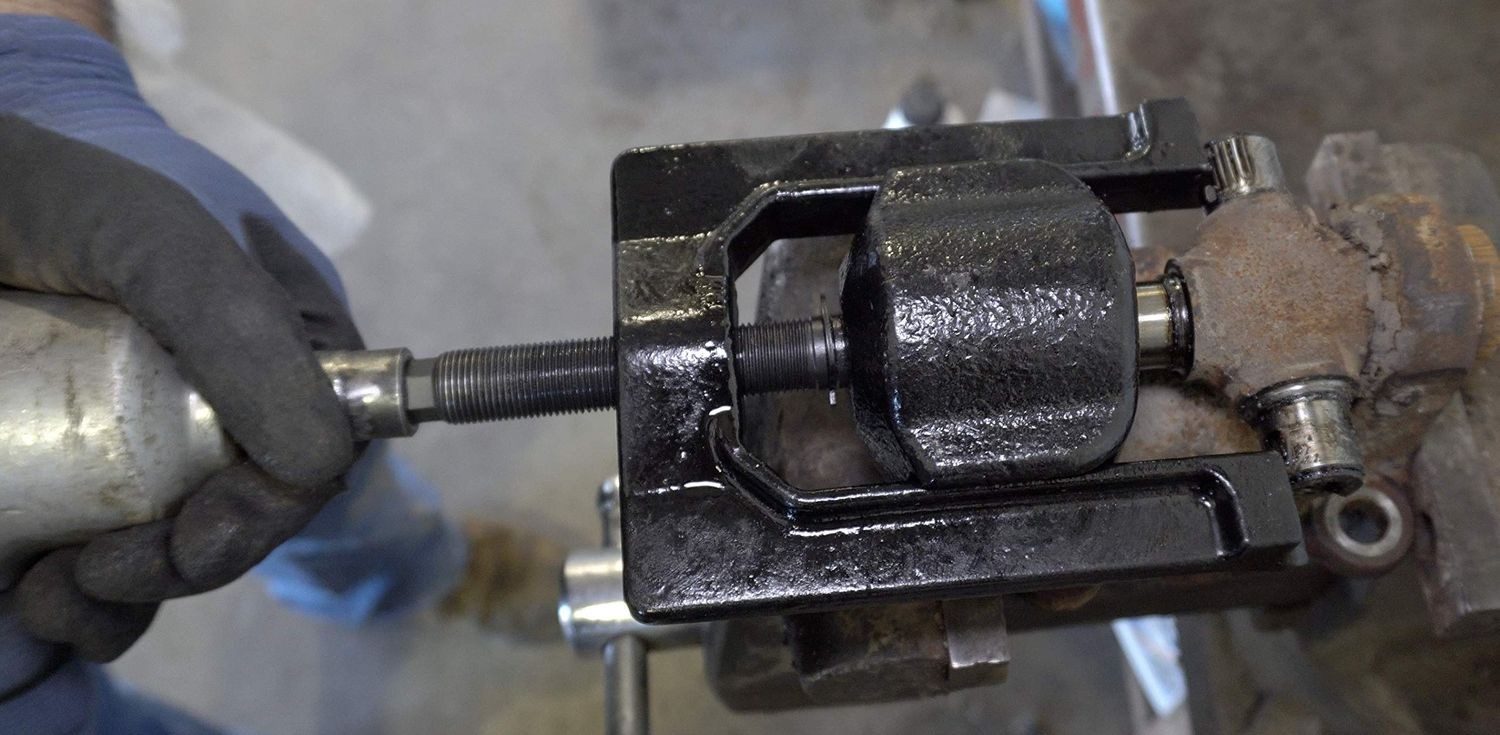 Lisle 42900 U-Joint Puller Medium