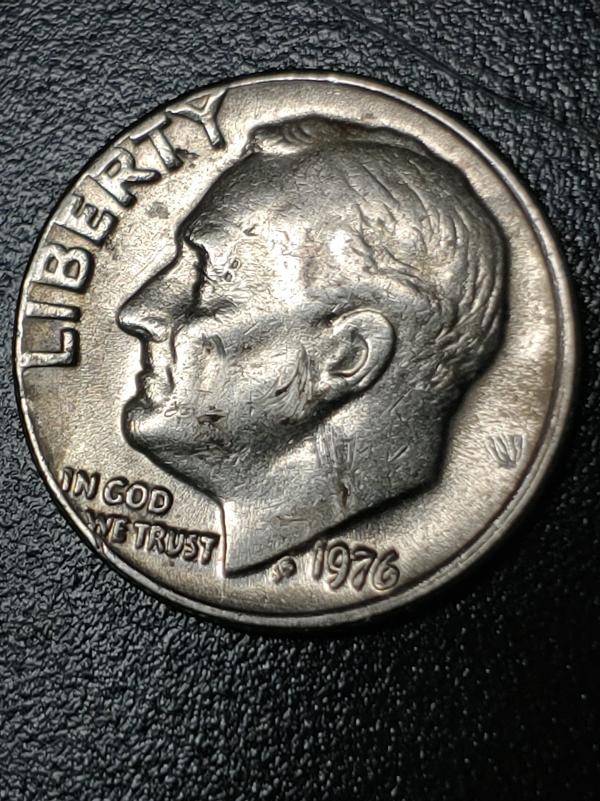 1976 Roosevelt Dime Circulated, Original in very Good Condition.