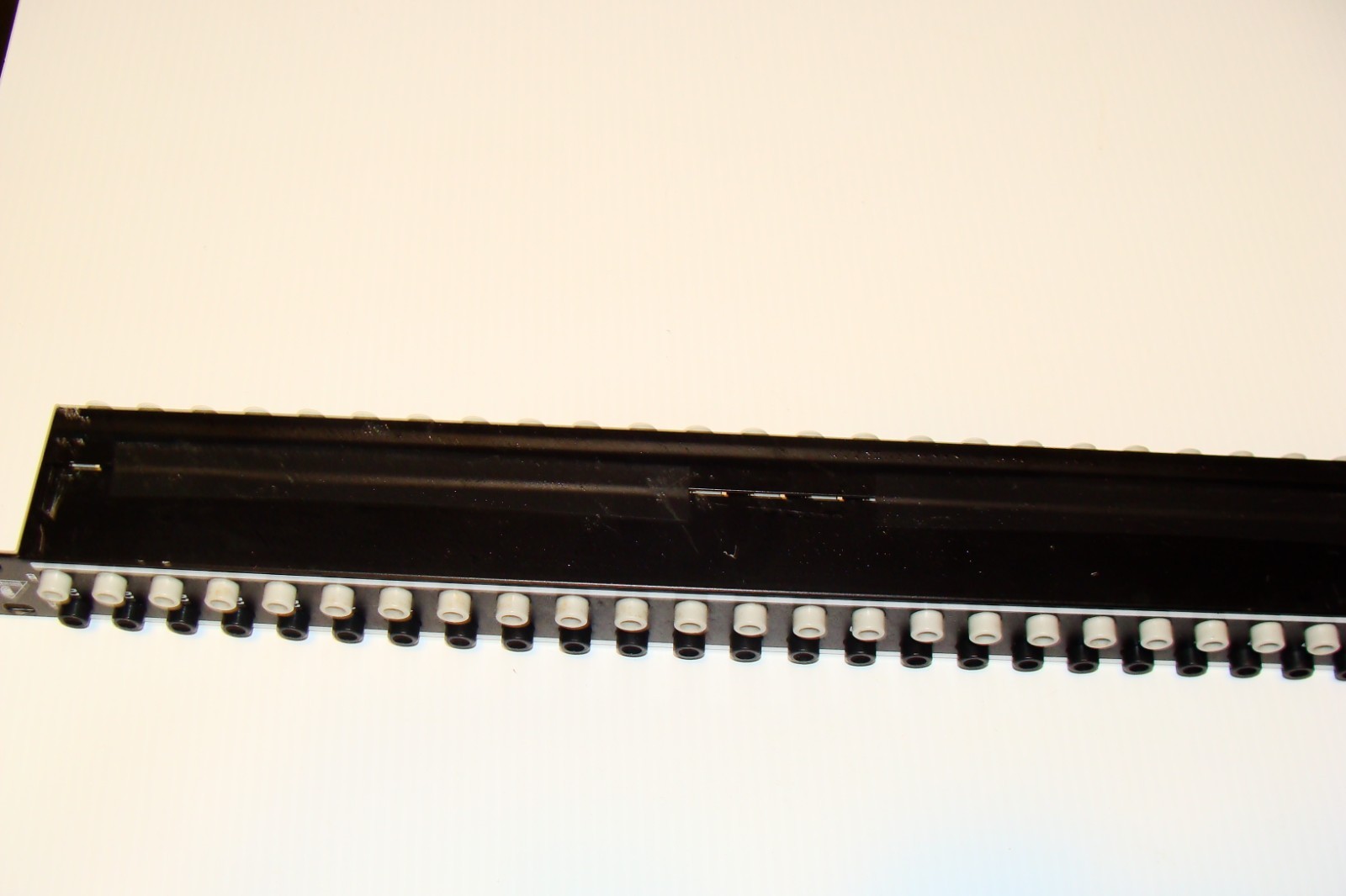 Behringer Ultrapatch PX1000 Multi-functional 48-Point Patchbay Rack