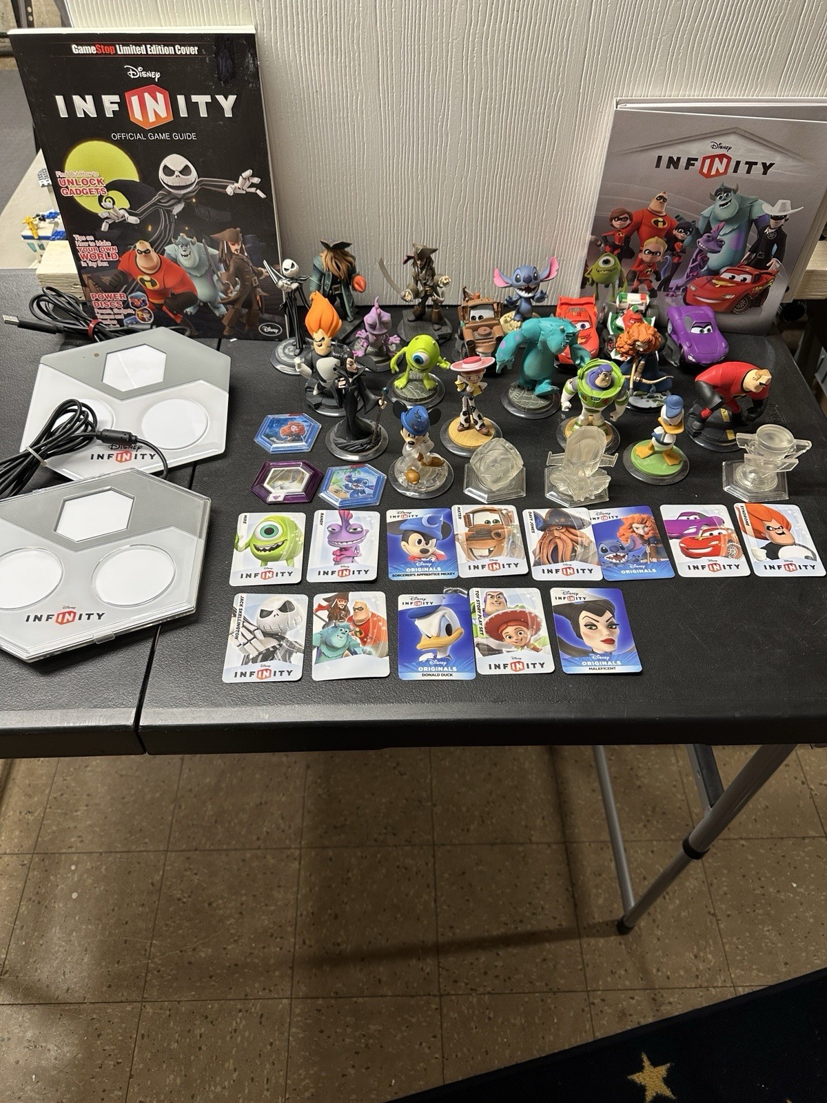 Disney Infinity Large Lot 19 Characters Plus  Extras