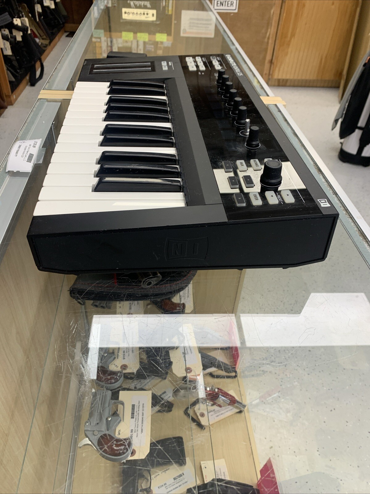 NI Komplete Kontrol S25 MIDI Keyboard Controller 25-Key 209895