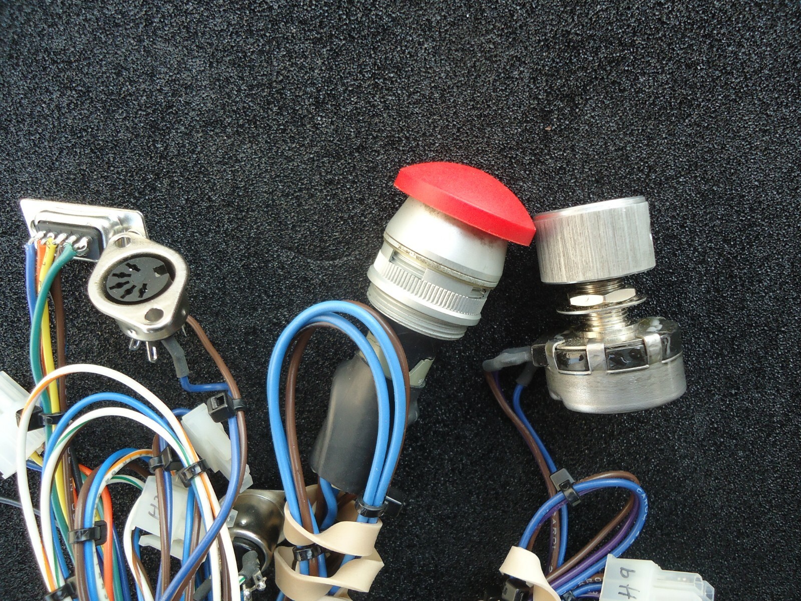 Wire/connector for V-Tek Versa II Automated Component Counter.