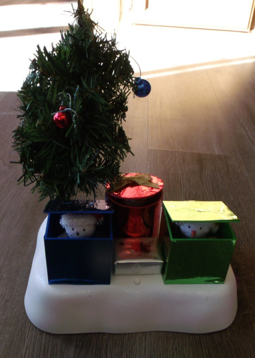 CHRISTMAS SINGING PRESENTS JINGLE BELL    WORKS 10 INCH TALL