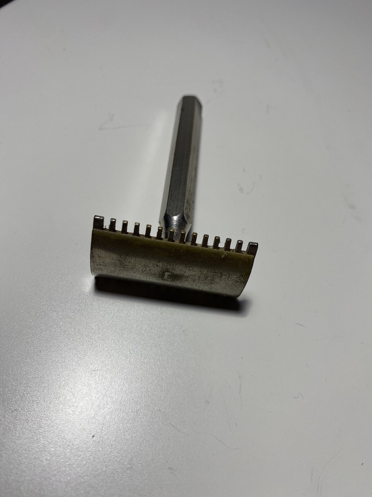 WW2 British military safety razor, Dated 1945, Original Item