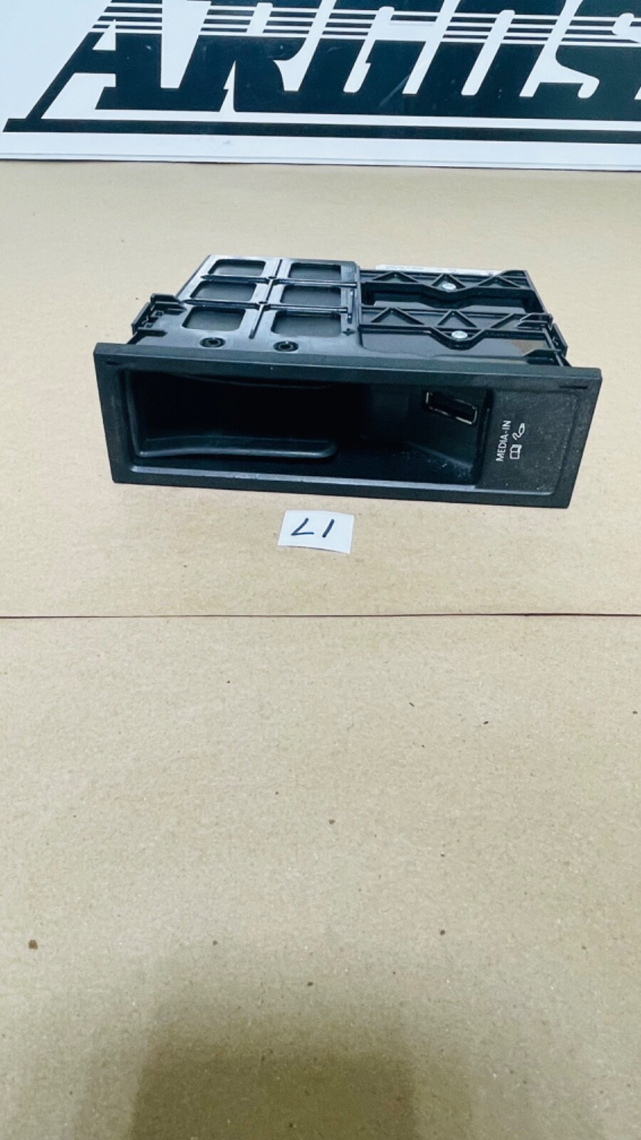 2010-2014 VOLKSWAGEN GTI MEDIA INPUT MODULE MULTIMEDIA SOCKET OEM L1