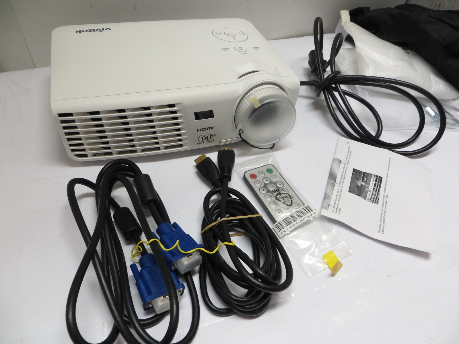 Vivitek D510 DLP Projector 2600 Lumens SVGA HDMI Bundle Boxed