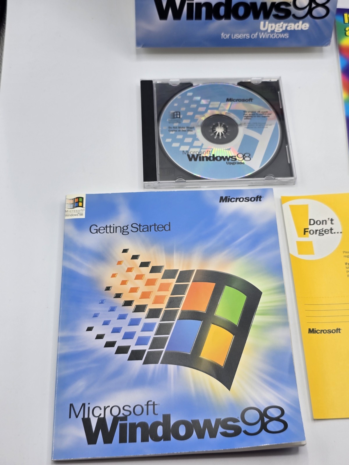 Microsoft Windows 98 Upgrade New Version CD-ROM w/Product Key & Book Big Box