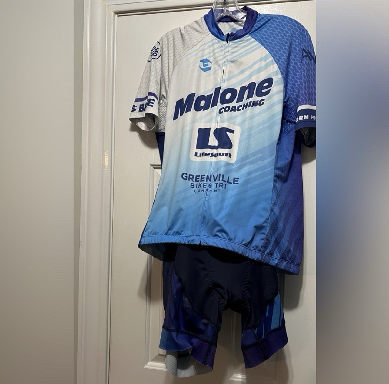 Ladies cycling kit (3XL Jersey / 2XL Bib Shorts)
