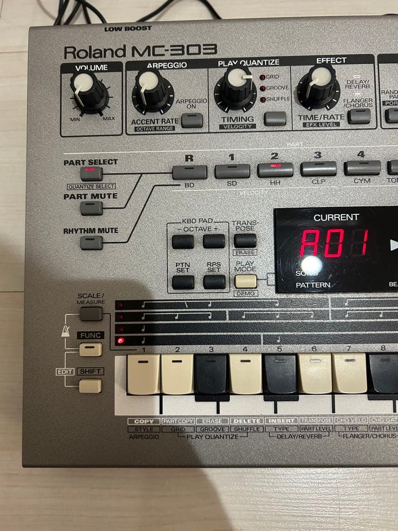 Roland MC-303 Sequencer Groovebox Drum Machine Sound Module