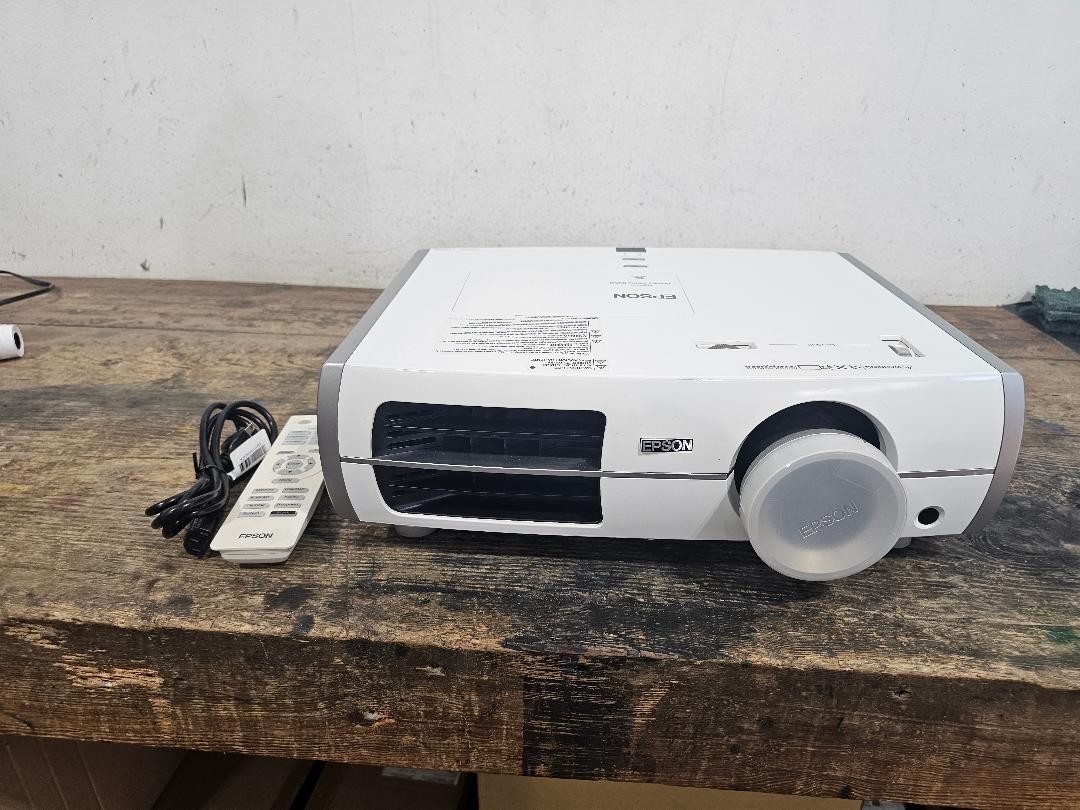 epson powerlite home cinema 8350 for parts ,works but shuts down