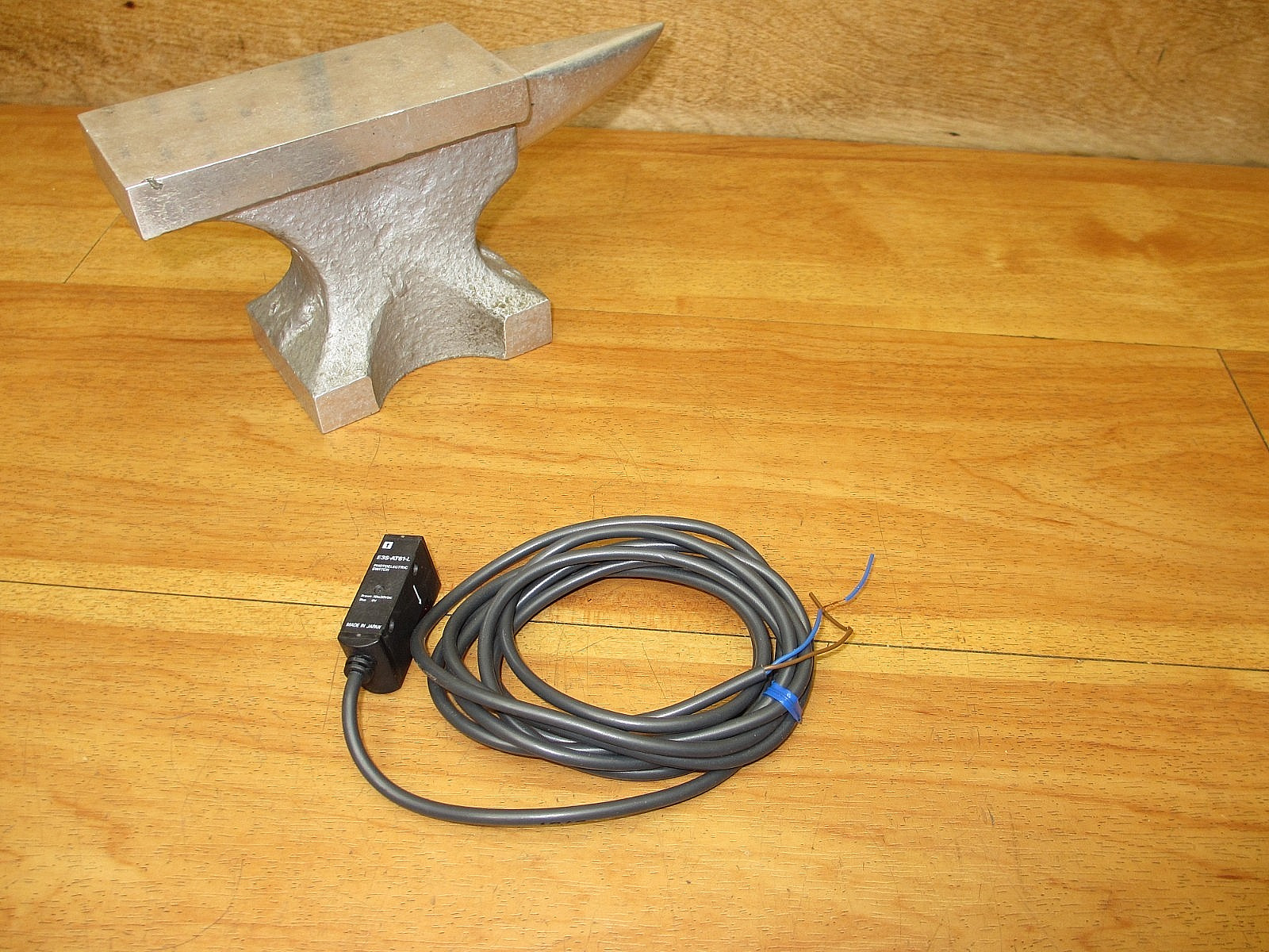 Omron E3S-AT61-L *NEW* Photoelectric Switch Sensor **USA SELLER**