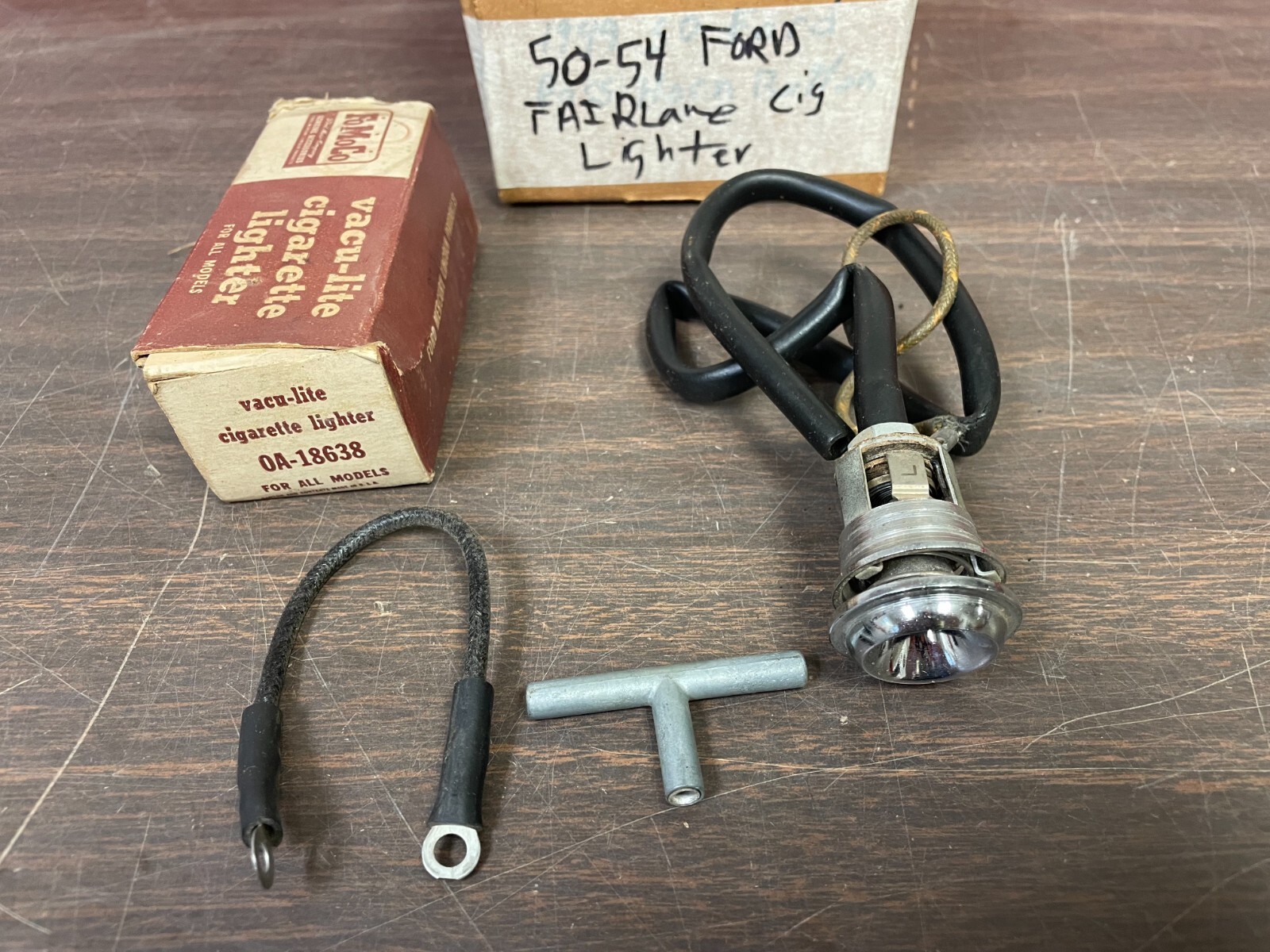 1950-54 FORD FAIRLANE  VACU-LITE  CIGARETTE LIGHTER   NOS FORD ACCESSORY  924