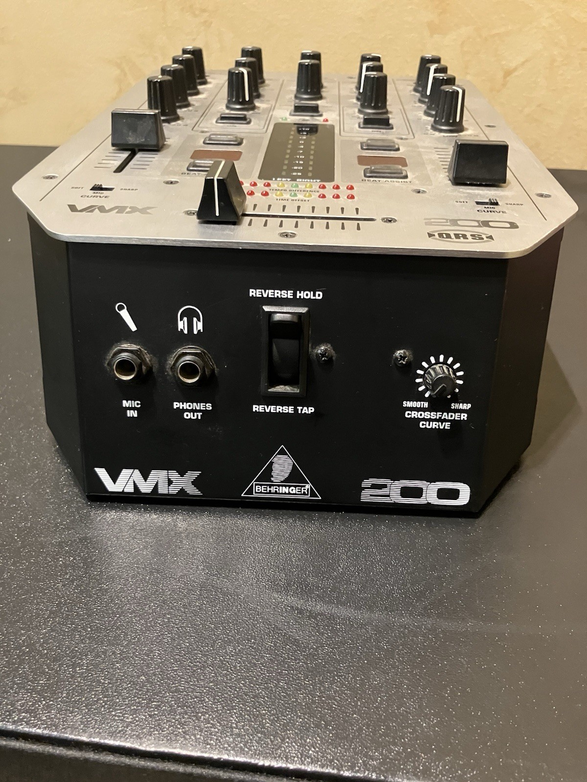 Behringer VMX 200 2 Channel DJ Pro Mixer Tested