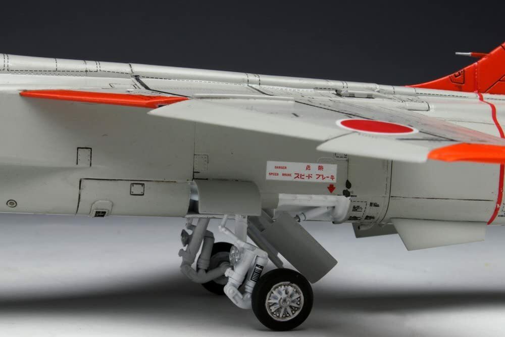 Platz 1/72 air SDF supersonic advanced exercise machine t-2 model car