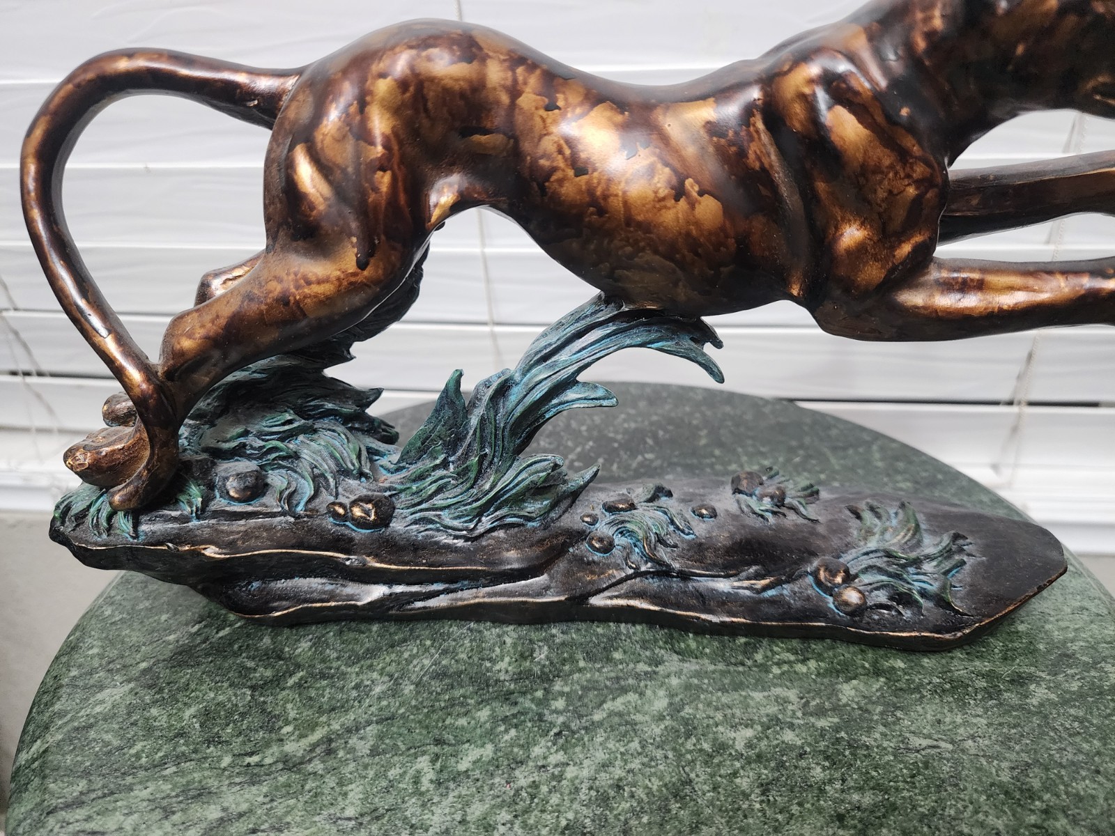 Elegant Panther Statue – Bronze Finish Home Decor