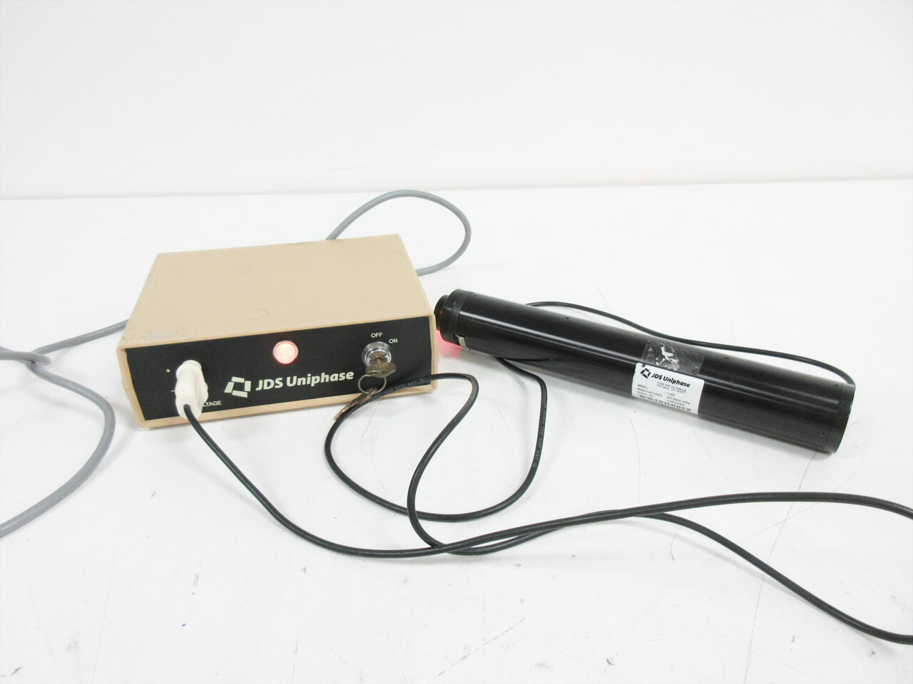 JDS UNIPHASE 1122 633 nm 4 mW WITH 1205-1 LASER POWER SUPPLY