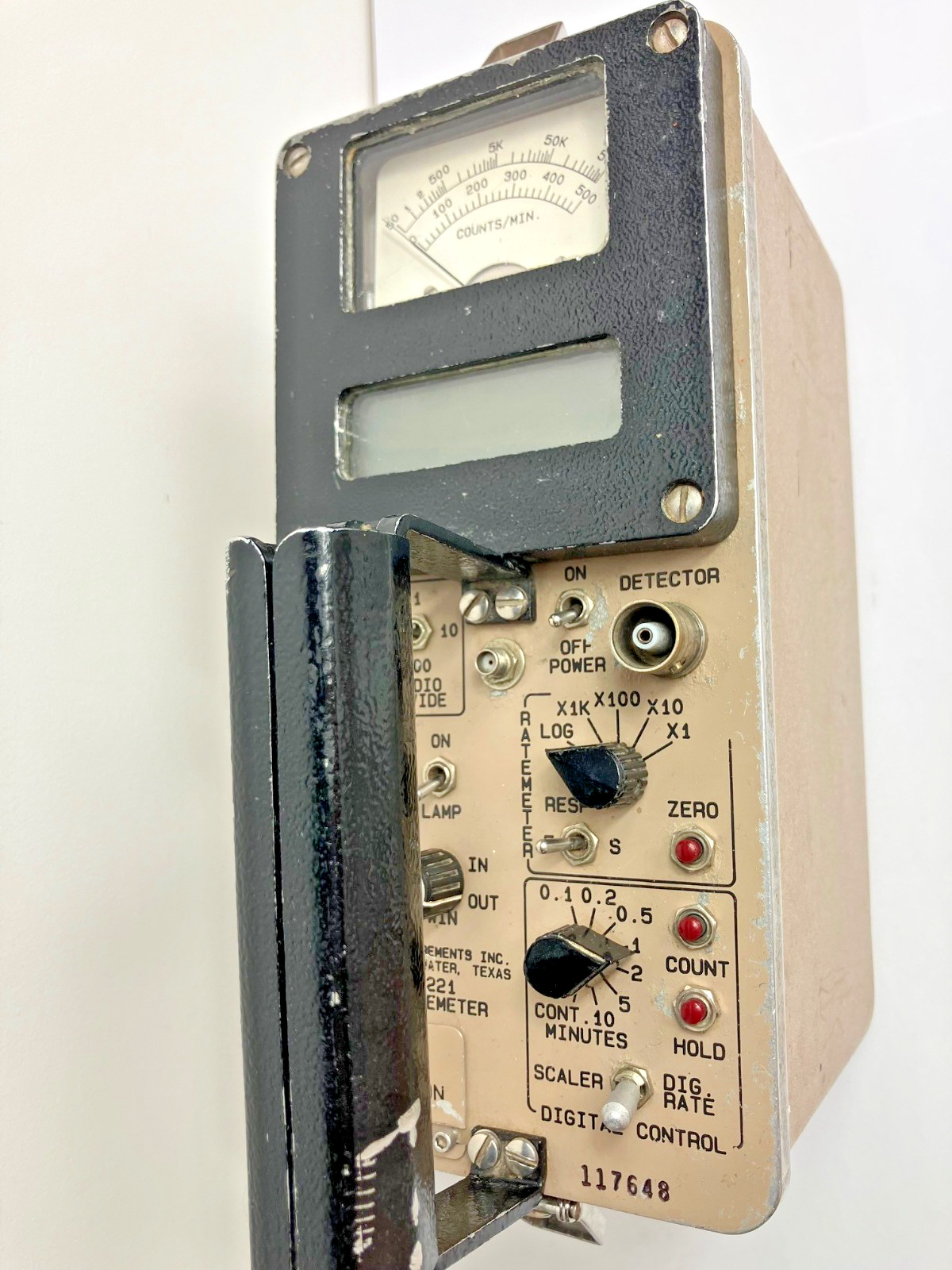 Ludlum Model 2221 Ratemeter/Scaler with RS-232 Port & Bluetooth Module