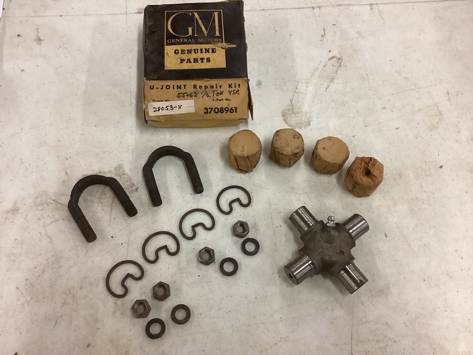 NOS 55-62 Chevrolet Chevy Truck 1/2 Ton U Joint Repair Kit 3708961