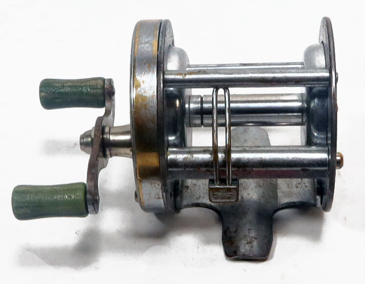 Vintage Bronson Comet Baitcasting Fishing Reel RE284
