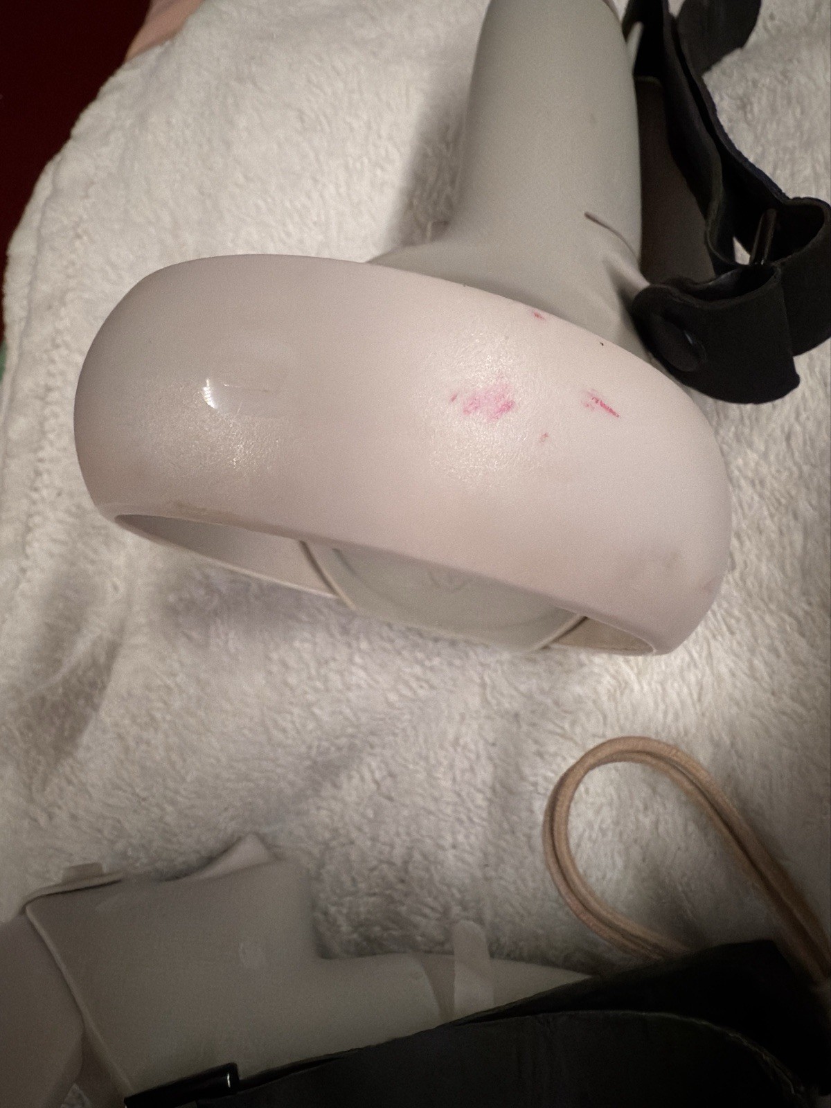 Oculus Quest 2 With Attachments (extra Battery Pack, Grips.)