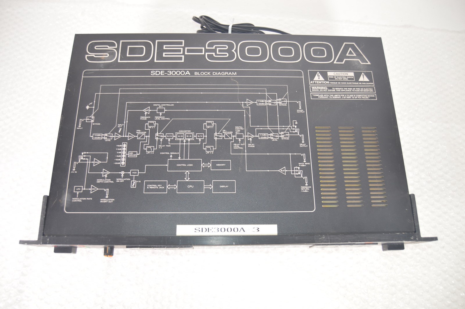 Roland SDE-3000A Digital Delay Echo Effect Processor Tested Excellent