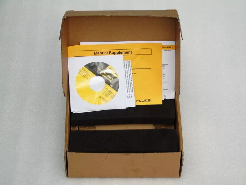 VGC FLUKE 724 TEMPERATURE MULTIFUNCTION PROCESS CALIBRATOR WITH BOX & PAPERS