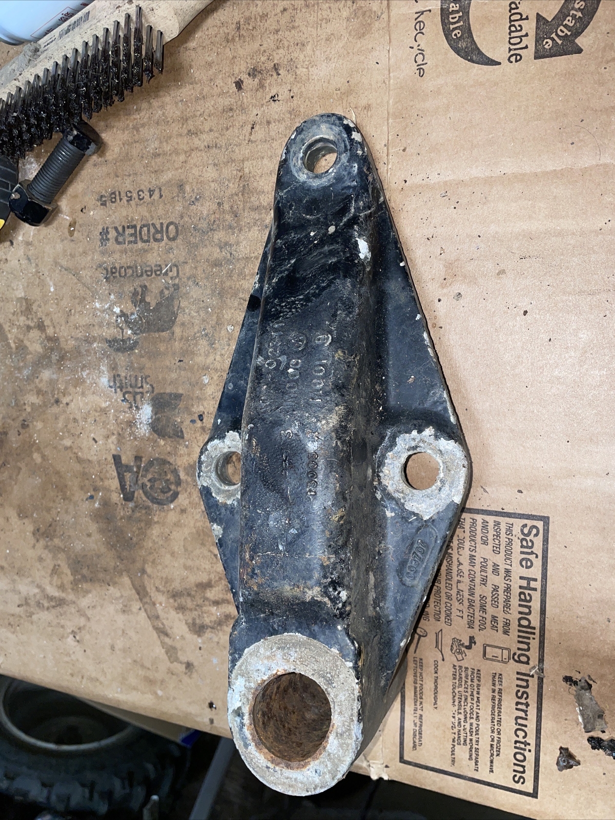 Replaces 02-02311M00 PETERBILT 379 0 SPRING HANGER 3045357