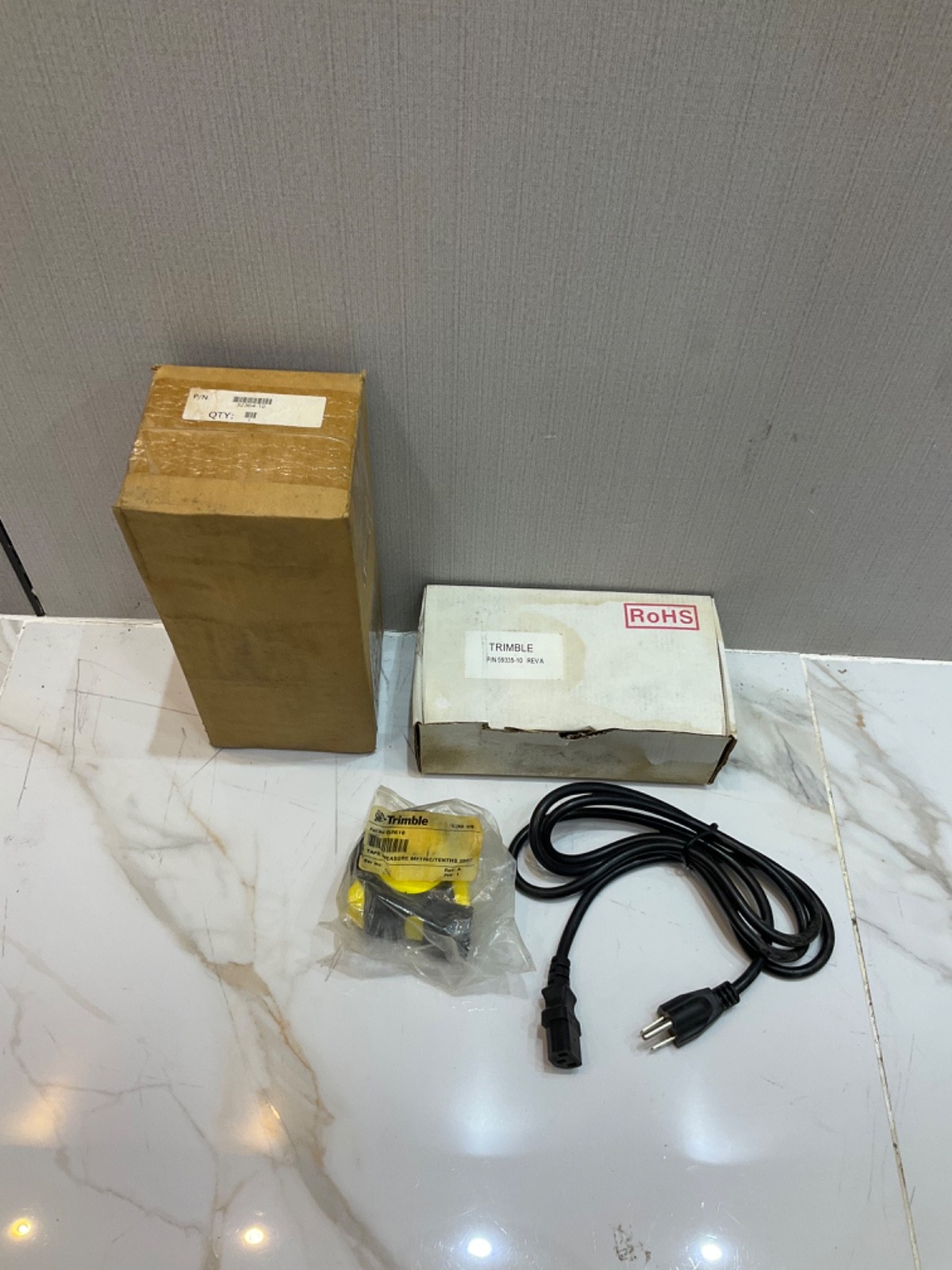 TRIMBLE 32364-10 GPS BRICK BATTERY WITH ACCESSORIES