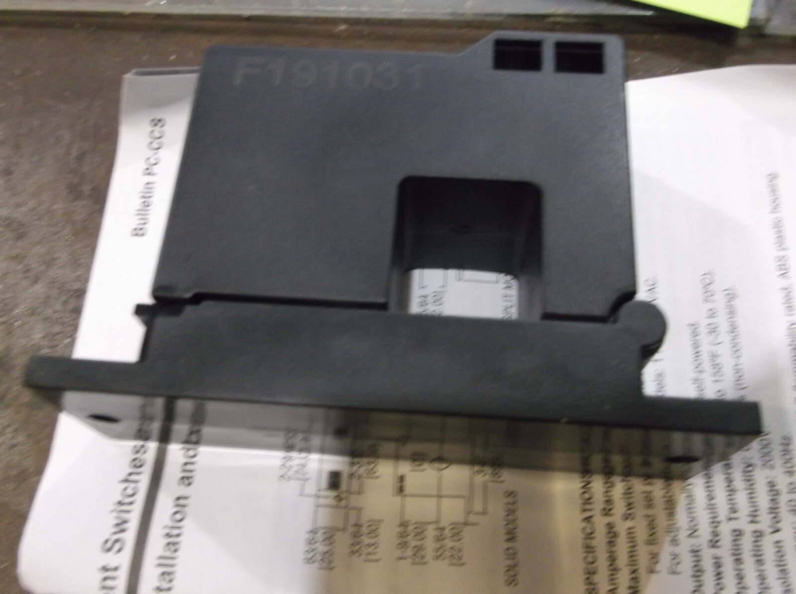 NEW IN PKG DWYER CCS-211150 AC CURRENT SWITCH (WL10-3)