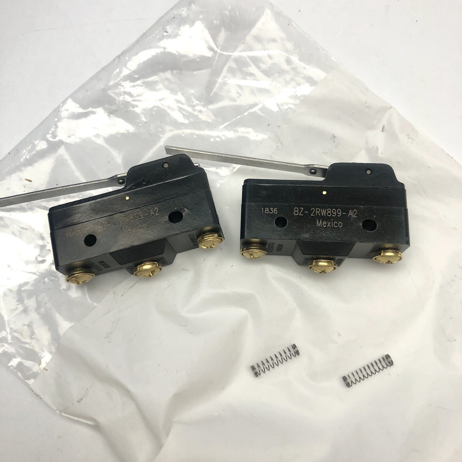 LOT OF 2 AFTERMARKET BZ-2RW899-A2 MIRCO SWITCH
