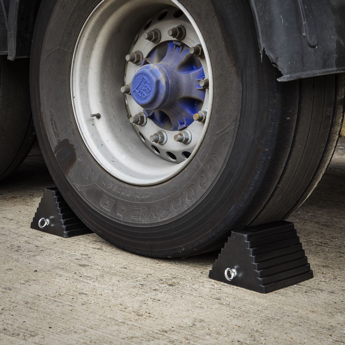 Sealey Rubber Wheel Chock 3.8kg - Single Garage