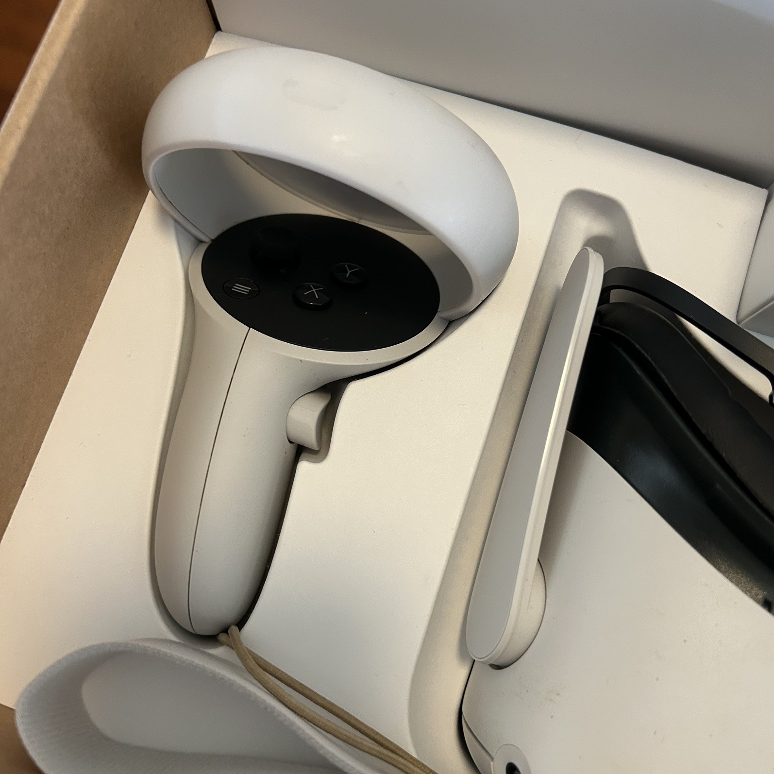 Oculus Quest2 VR Gaming Headset White 64GB w/ Elite Strap BUNDLE Excellent