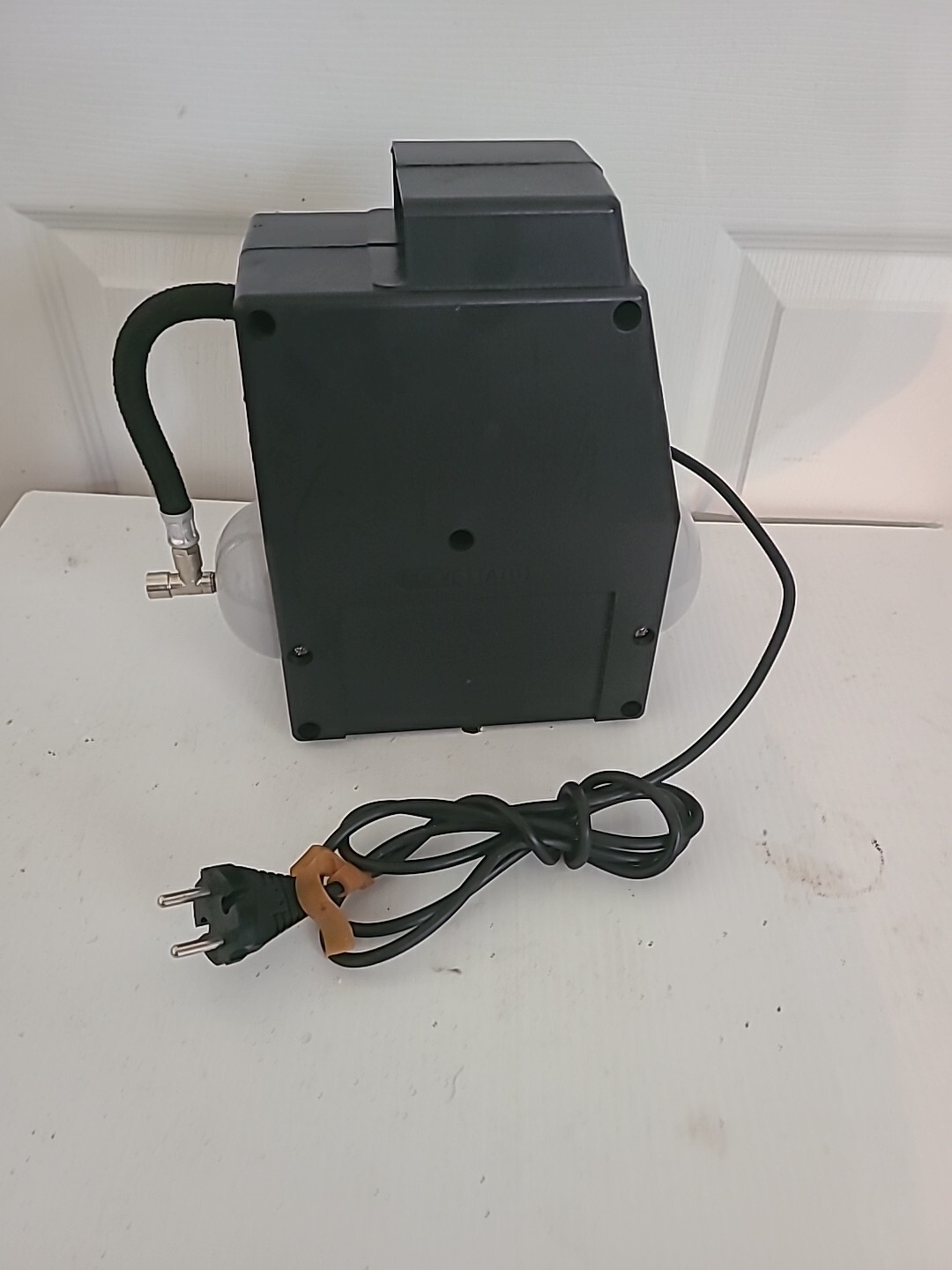 WERTHER INTERNATIONAL  AIR COMPRESSOR 50Hz, 60 Watts  0.75 Amps  220-240  Volt