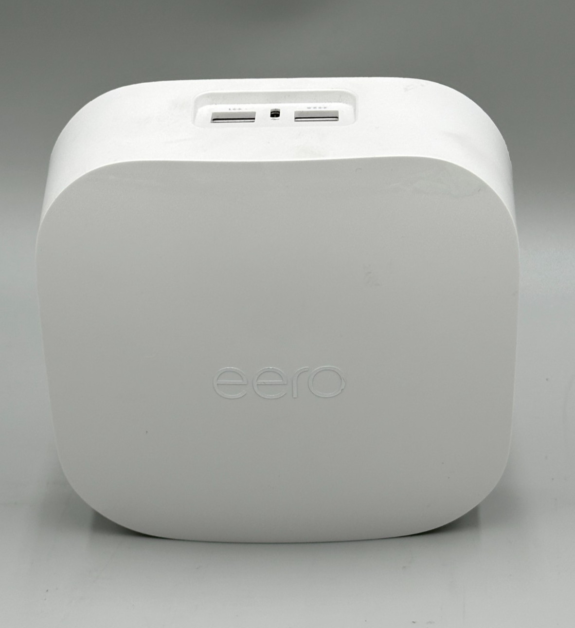 Eero Pro 6E S010001 Mesh Wi-Fi Router White Good Condition