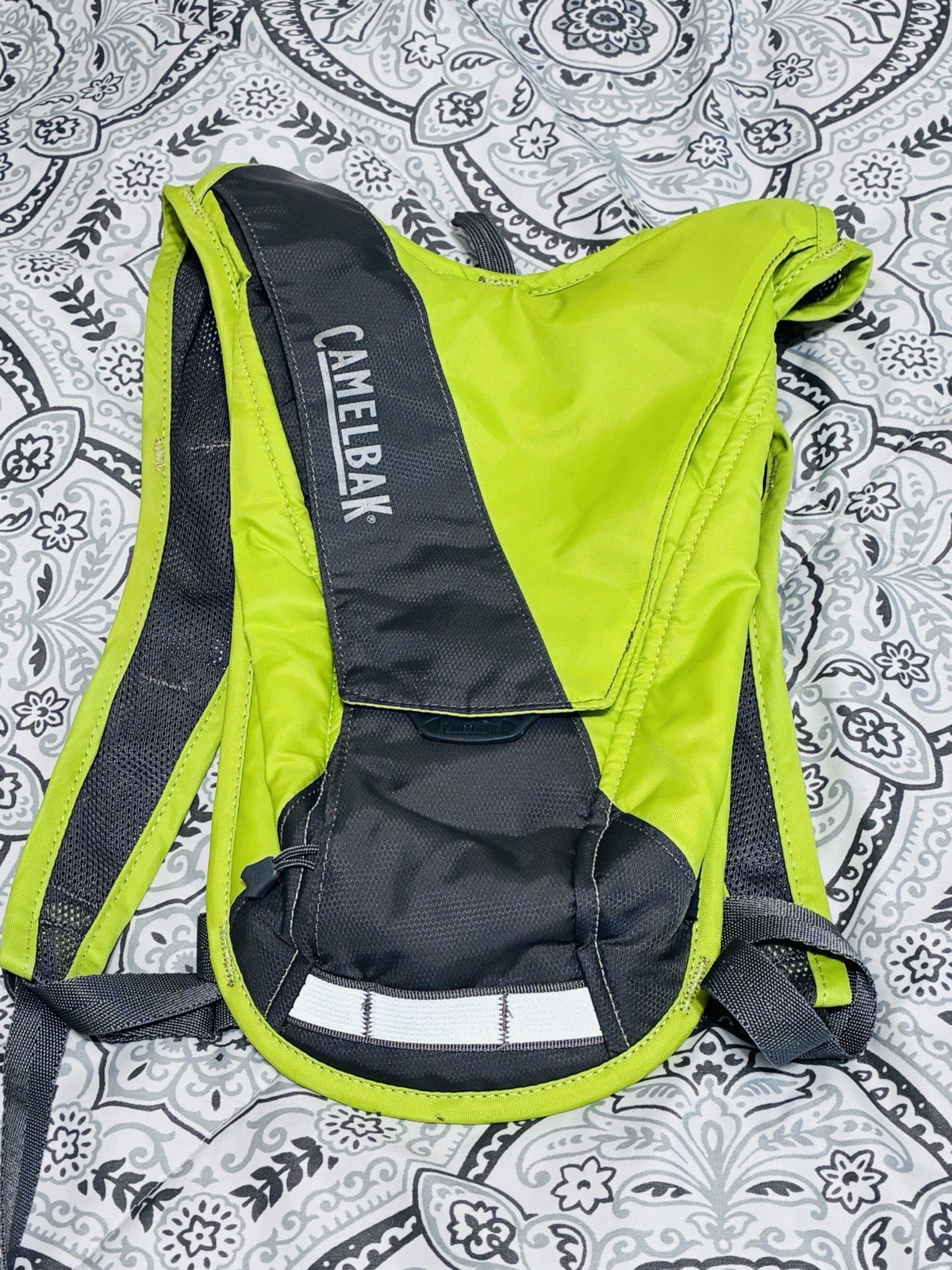 Camelbak Hydrobak Holds 1.5L Hydration Pack Neon Yellow and Gray  No Blader