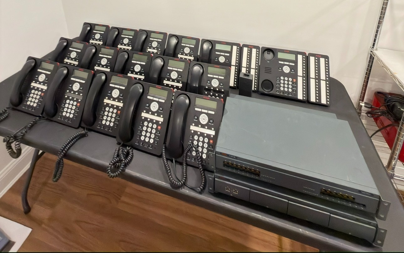 *COMPLETE* AVAYA VoIP Phone Sytem (14) Phones (2) Receptionist Phones - 30 Lines