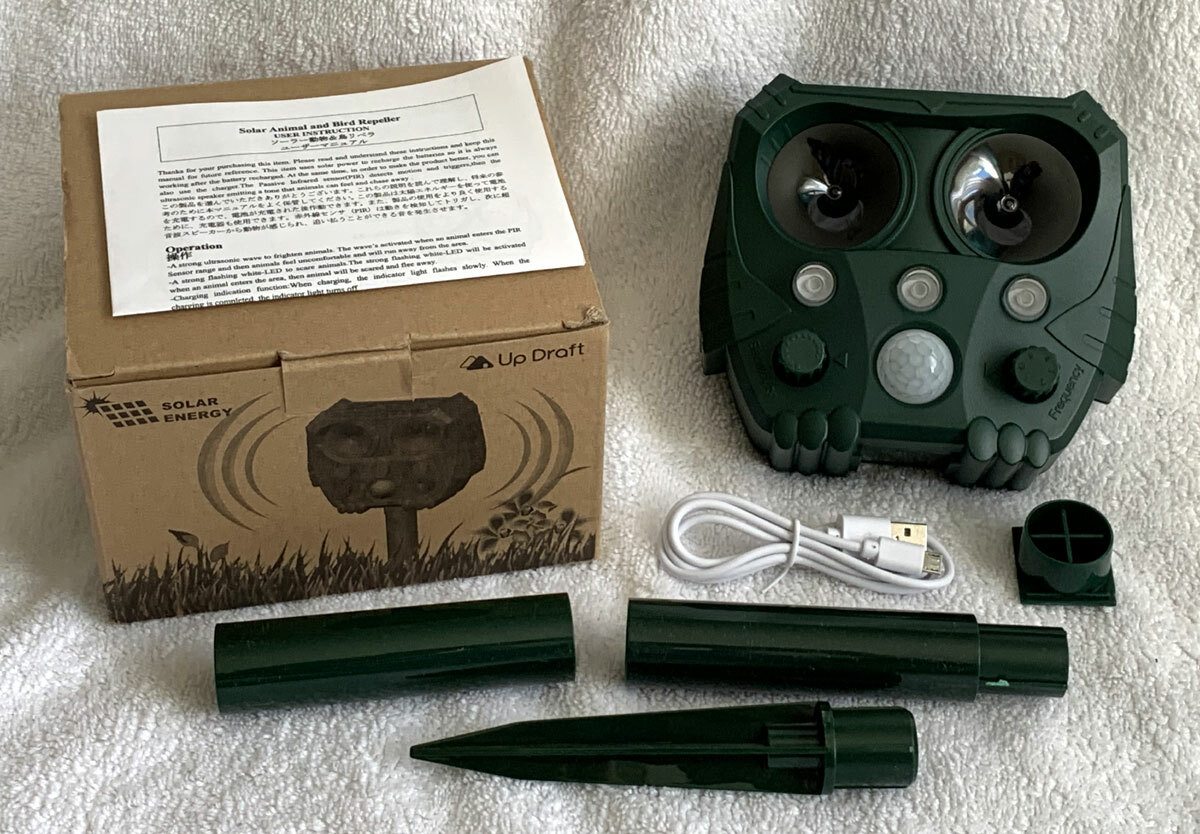 Solar Powered Ultrasonic Pest Repeller Weatherproof Plastic Cat  Bird Rodent Dog