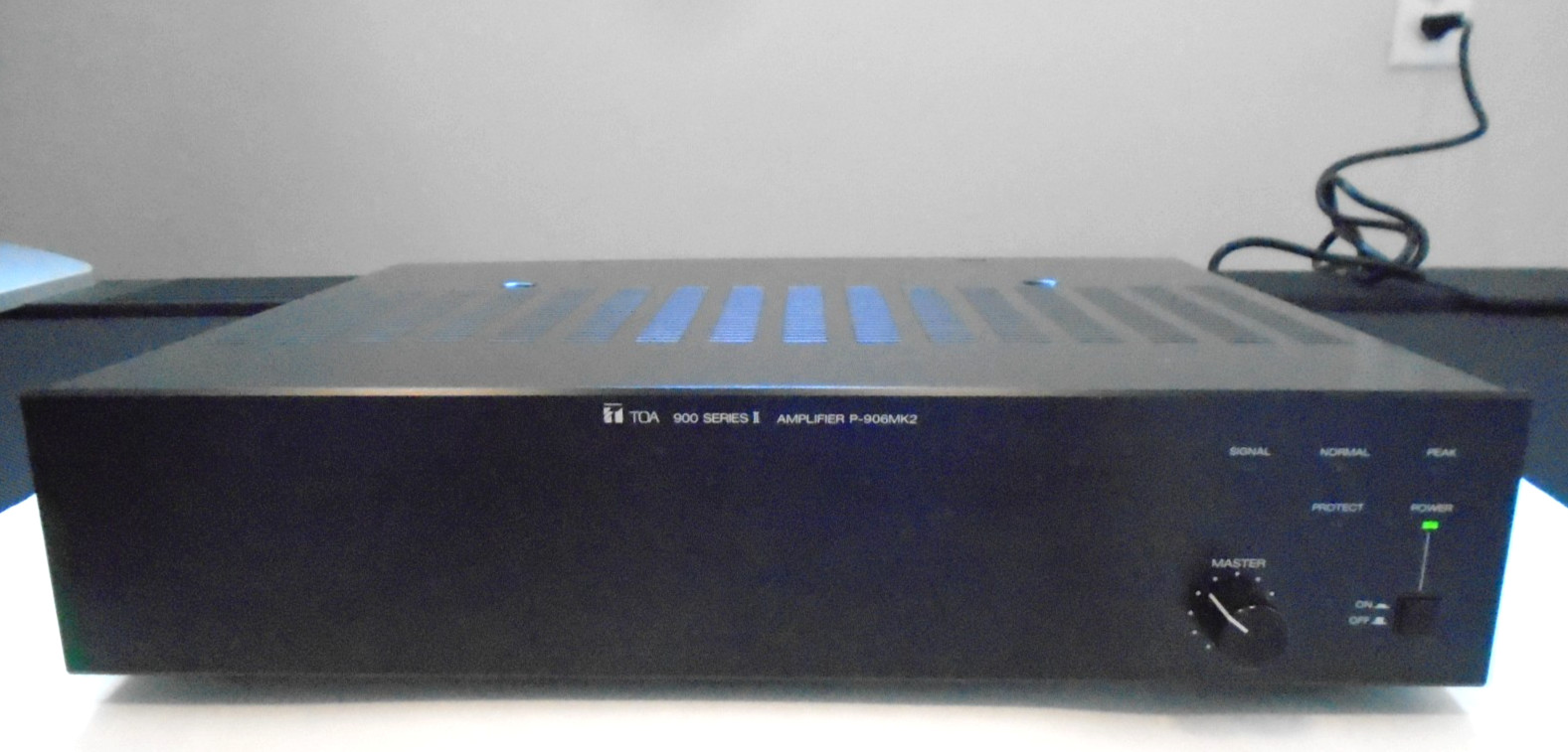 TOA  P-906MK2 900 Series Mixer Amplifier 60W RMS 25V, 70V Operating Instructions