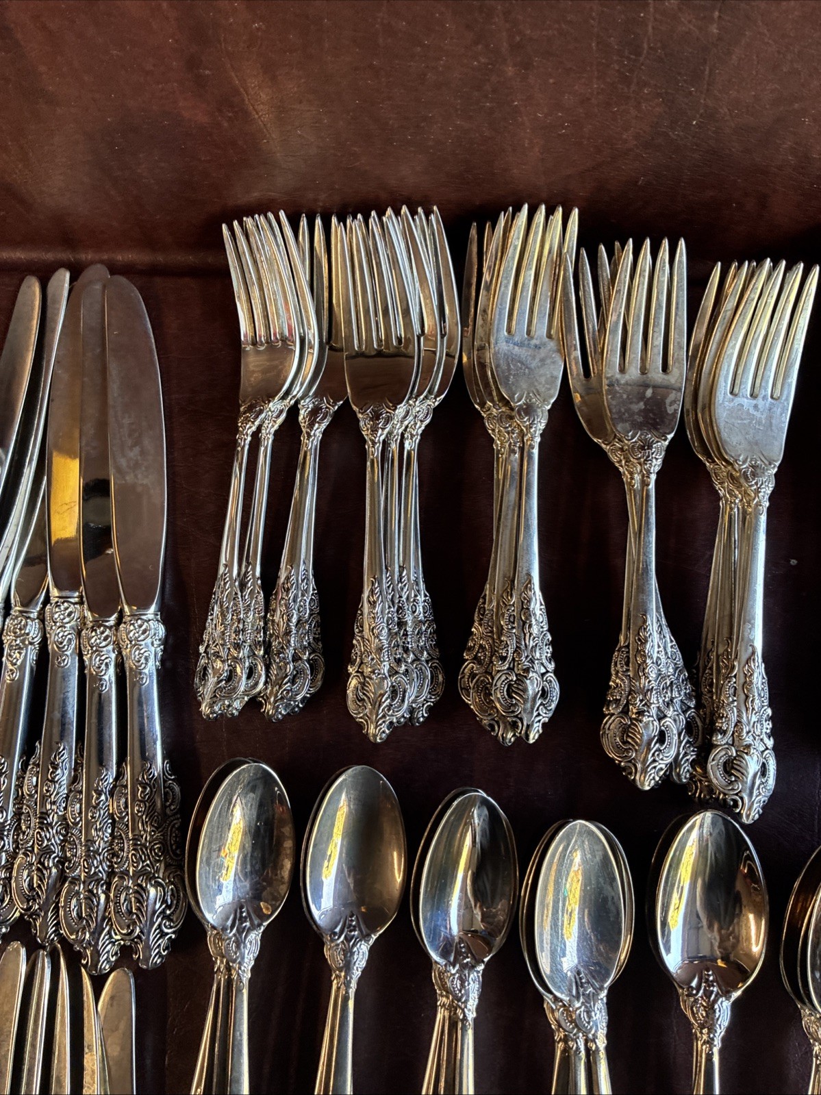 Baroque By Godinger 91 Piece Silver Plated Flatware Set