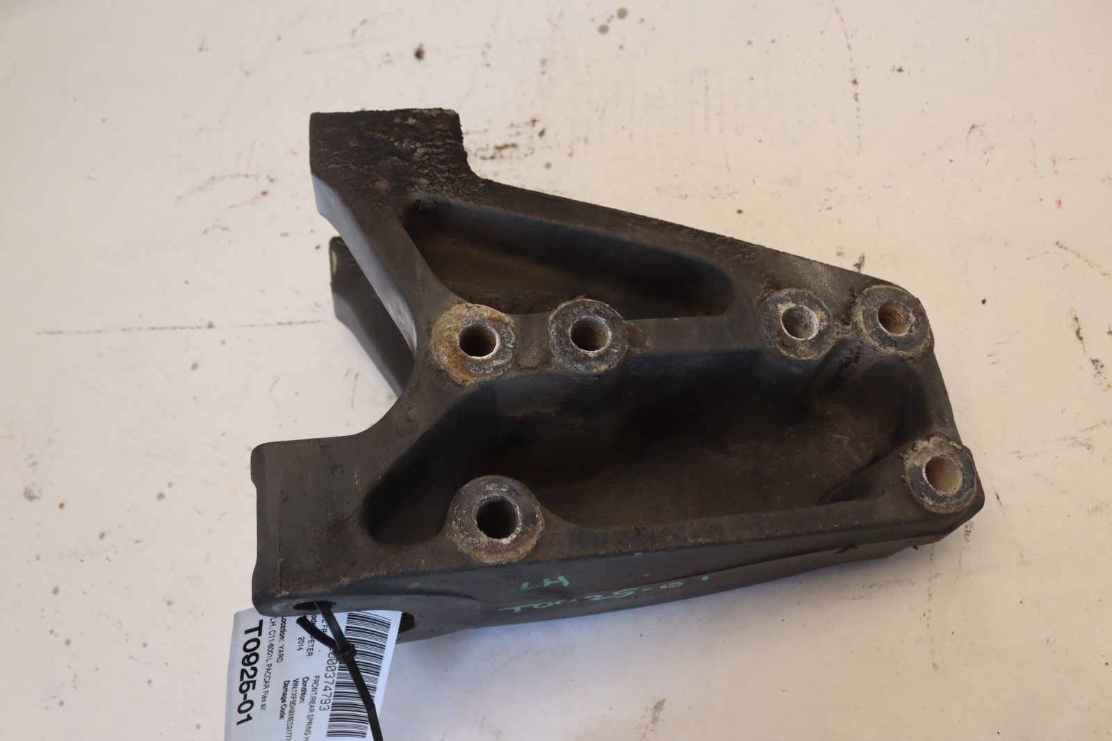 2013-2017 PETERBILT 579 LEFT SUSPENSION AIR SPRING HANGER MOUNT BRACKET OEM