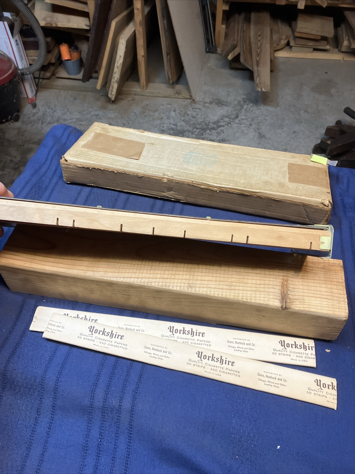 V Master Cigarette Maker, Roller