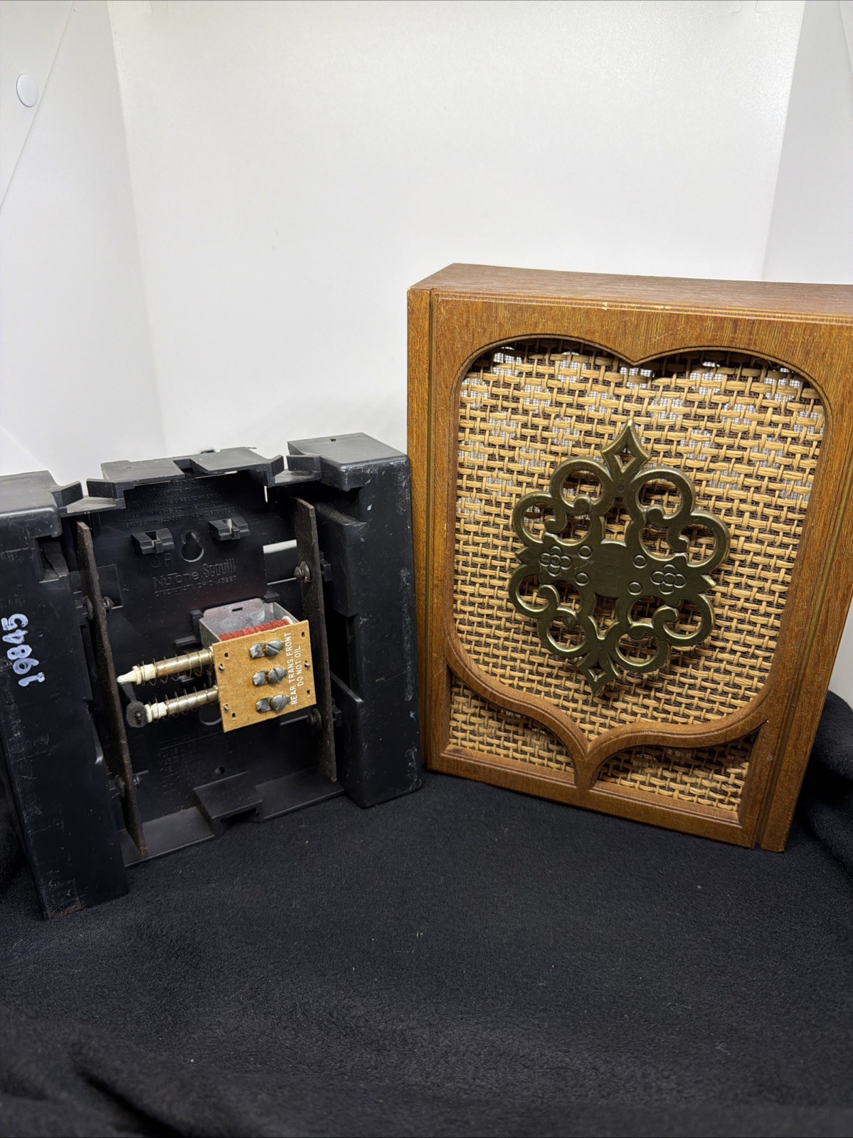 Vintage NuTone Scovill Woodgrain Wired Door Chime Mid Century Cane Front Works