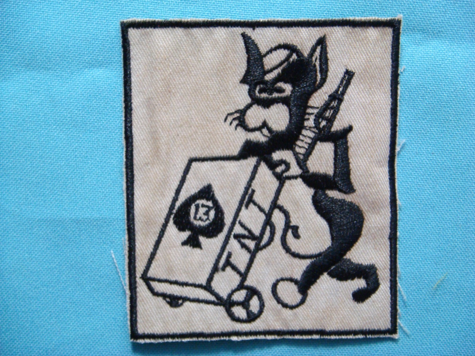VIETNAM WAR PATCH, US TNT BOMB CARRIER 13