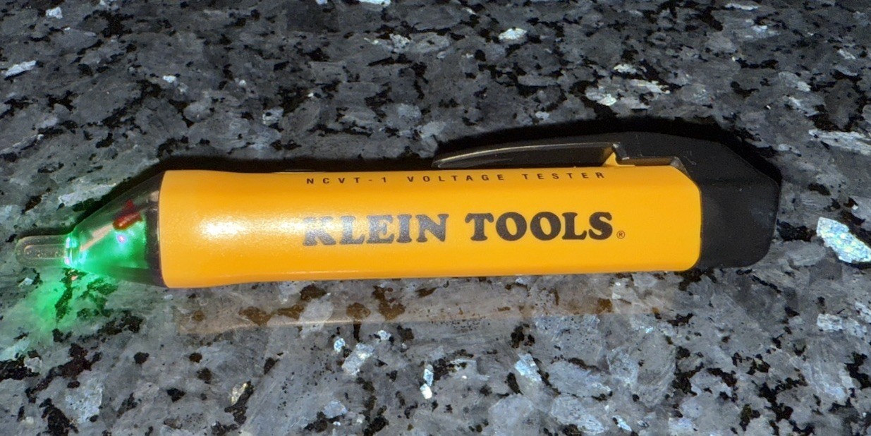 Klein Tools / Voltage Tester