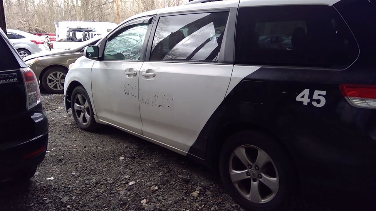 Chassis ECM Multiplex Network Left Hand Dash Fits 11-12 SIENNA 1585336