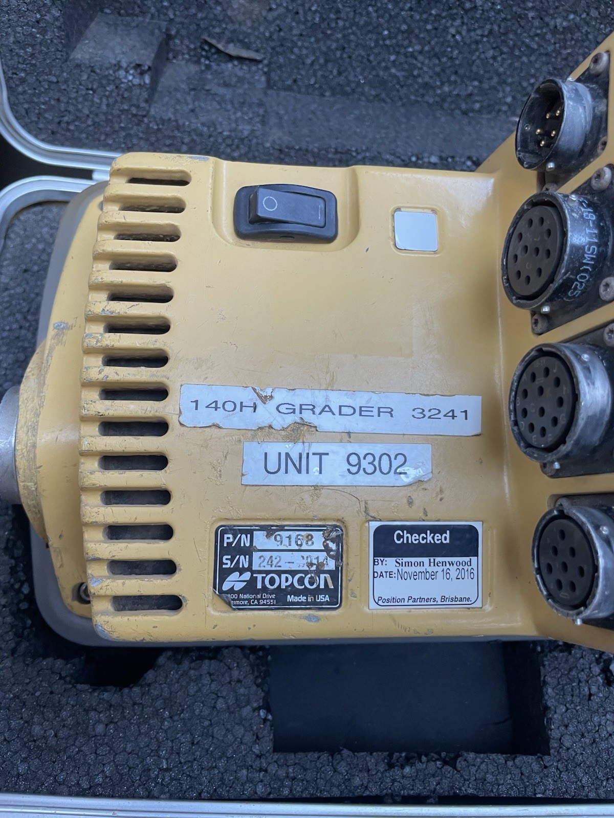 TOPCON SYSTEM FIVE 9901 GPS MACHINE CONTROL BOX 3DMC INCLUDING DISPLAY UNIT 9168