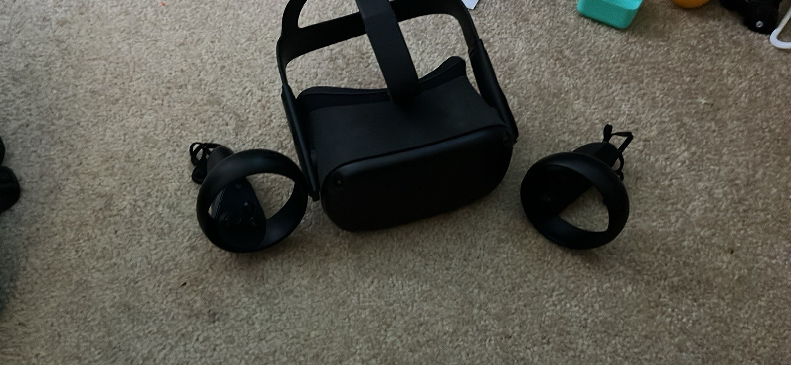 oculus quest 1 headset and controllers