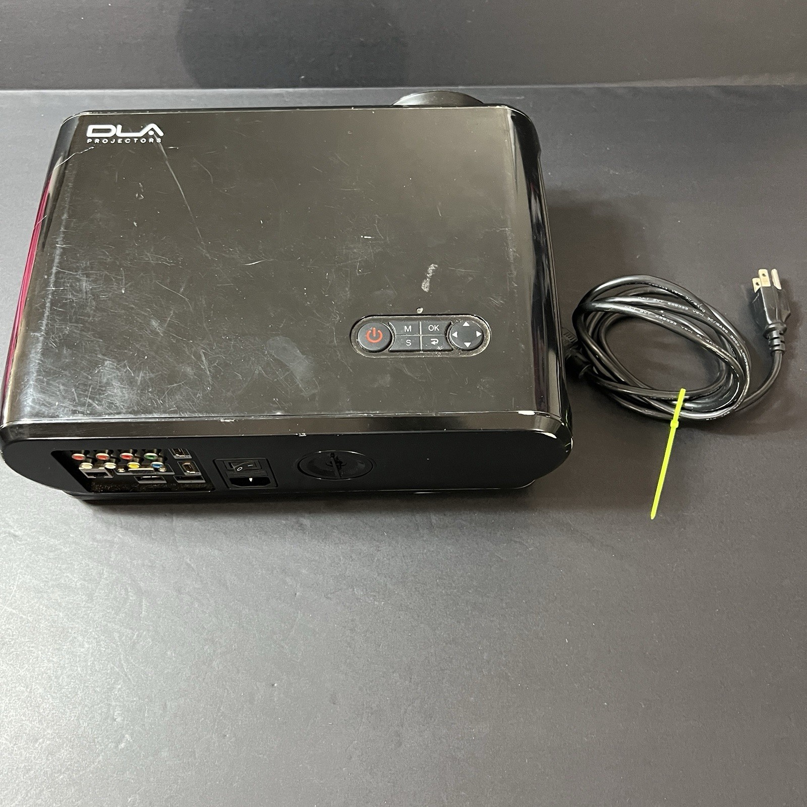 X500R DLA Projector (Projector Only) Read Description