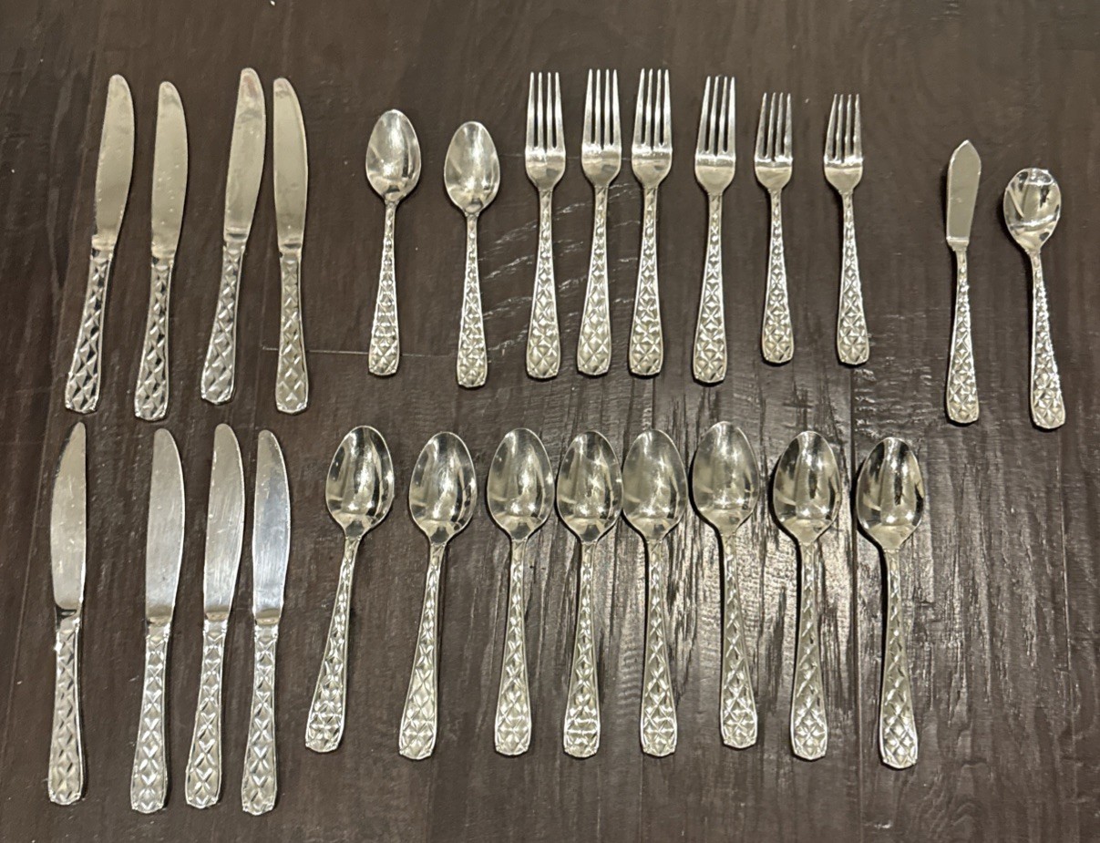 Hampton Argent Quilted Criss Cross Flatware 26 Pieces Stainless Steel