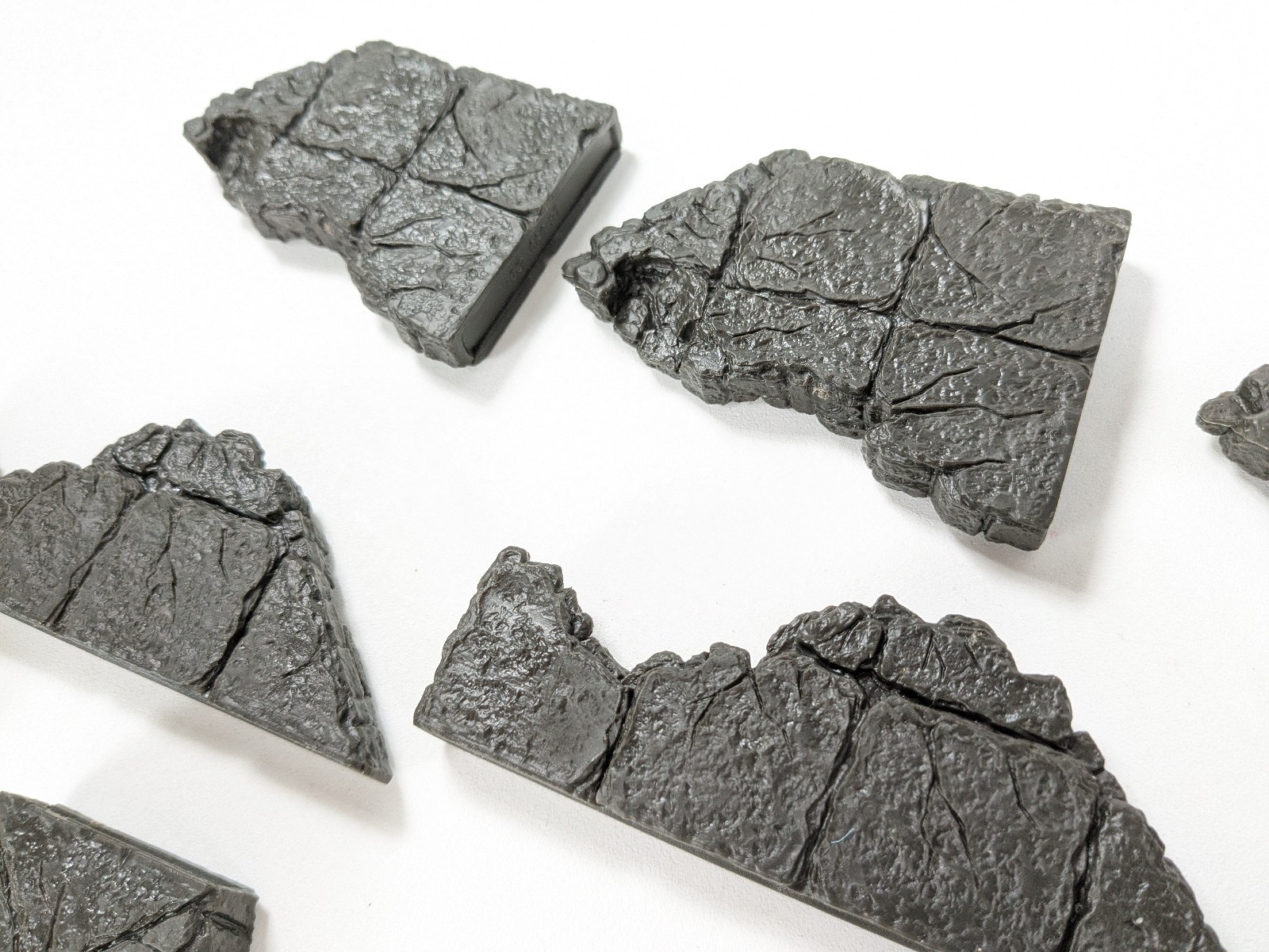 Dwarven Forge - Angled Ledges Add-On Pack (Black Unpainted)